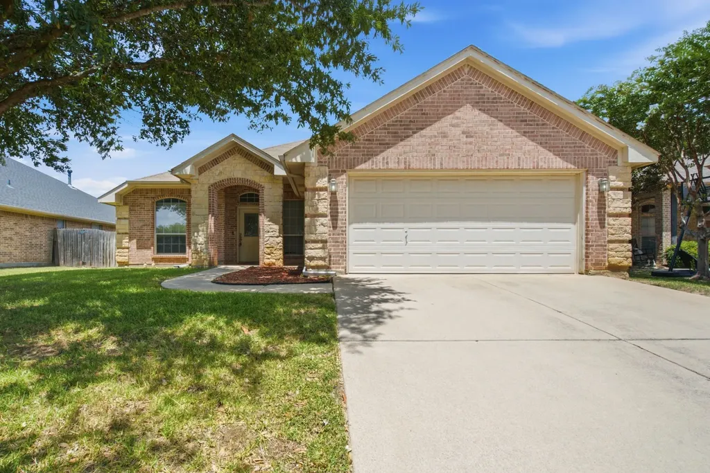 301 Lottie Lane Saginaw TX 76179