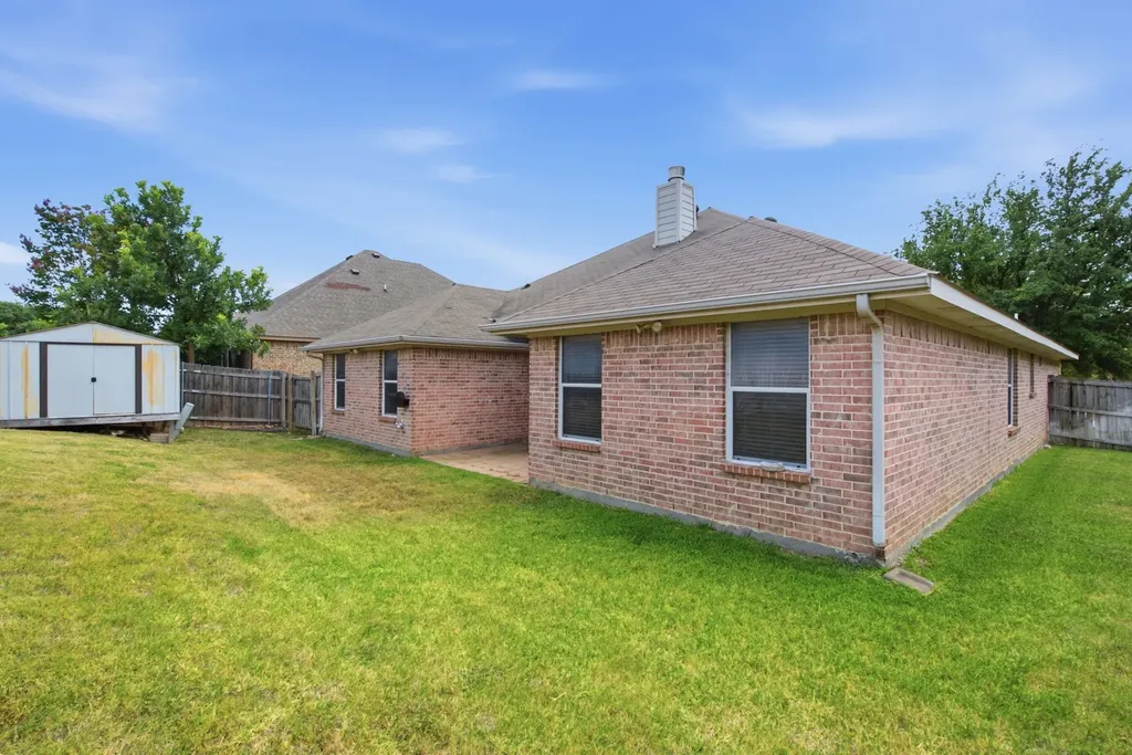 301 Lottie Lane Saginaw TX 76179
