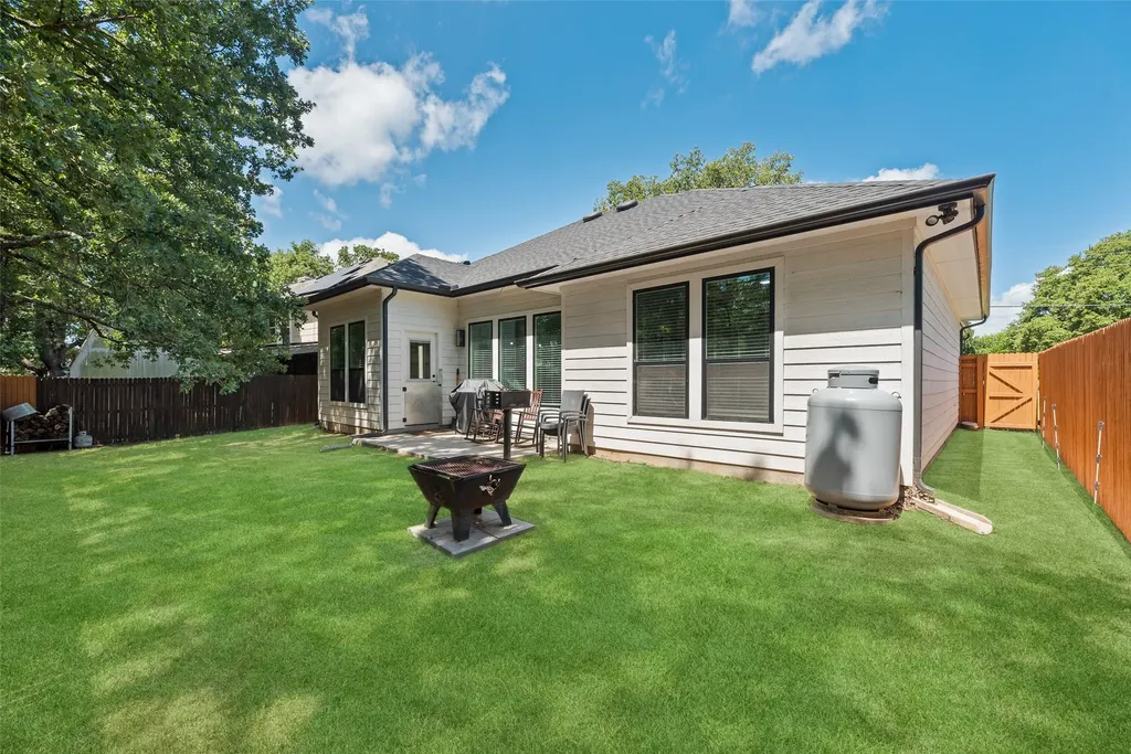 112 Indian Oaks Trail West Tawakoni TX 75474