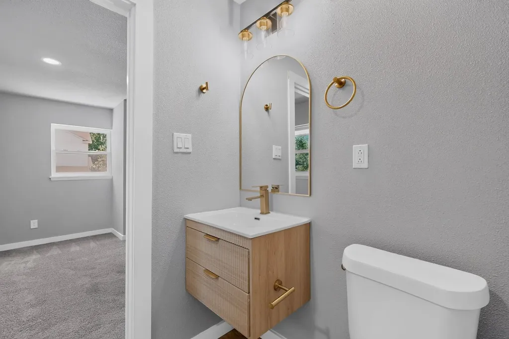 1125 Woodcrest Drive Garland TX 75040
