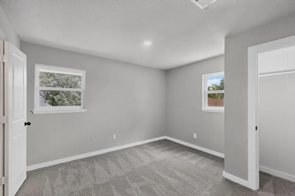1125 Woodcrest Drive Garland TX 75040
