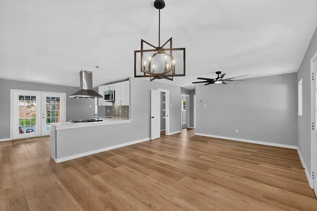 1125 Woodcrest Drive Garland TX 75040