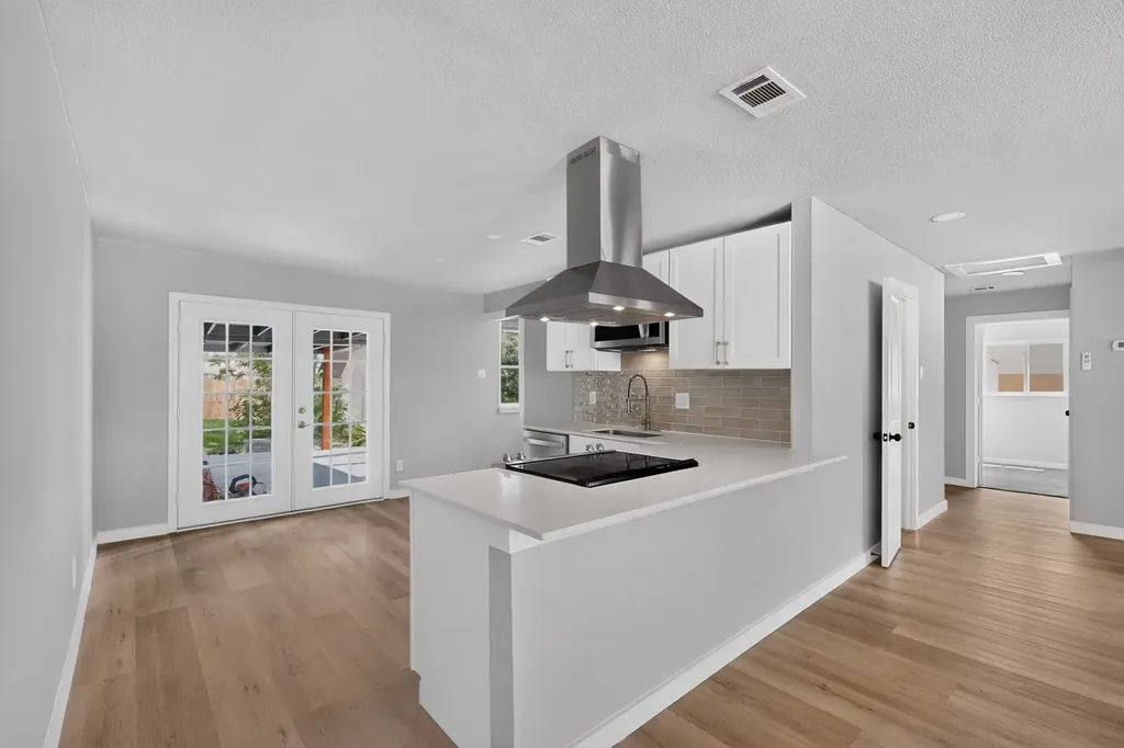 1125 Woodcrest Drive Garland TX 75040