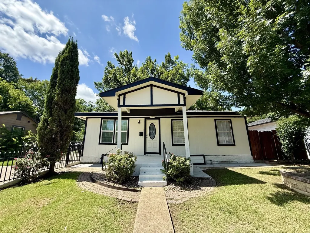 2601 Fairfax Grand Prairie TX 75050