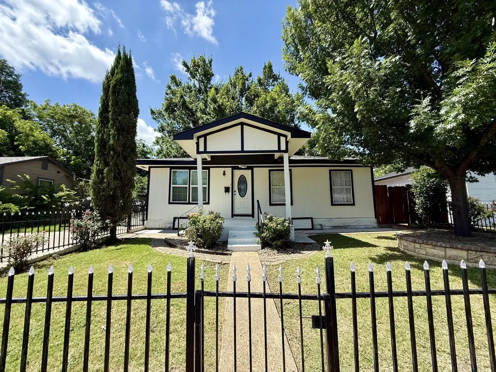2601 Fairfax Grand Prairie TX 75050