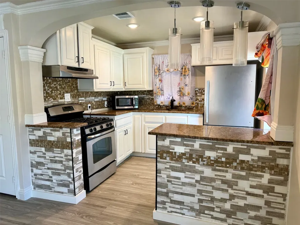 2601 Fairfax Grand Prairie TX 75050