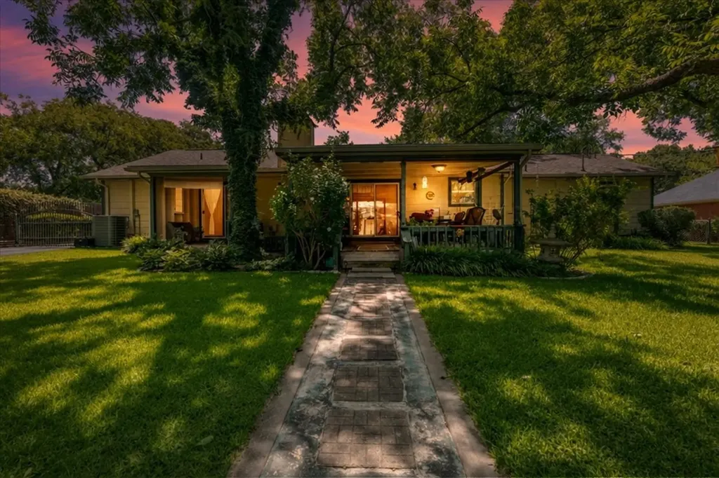 3908 Bandera Drive De Cordova TX 76049