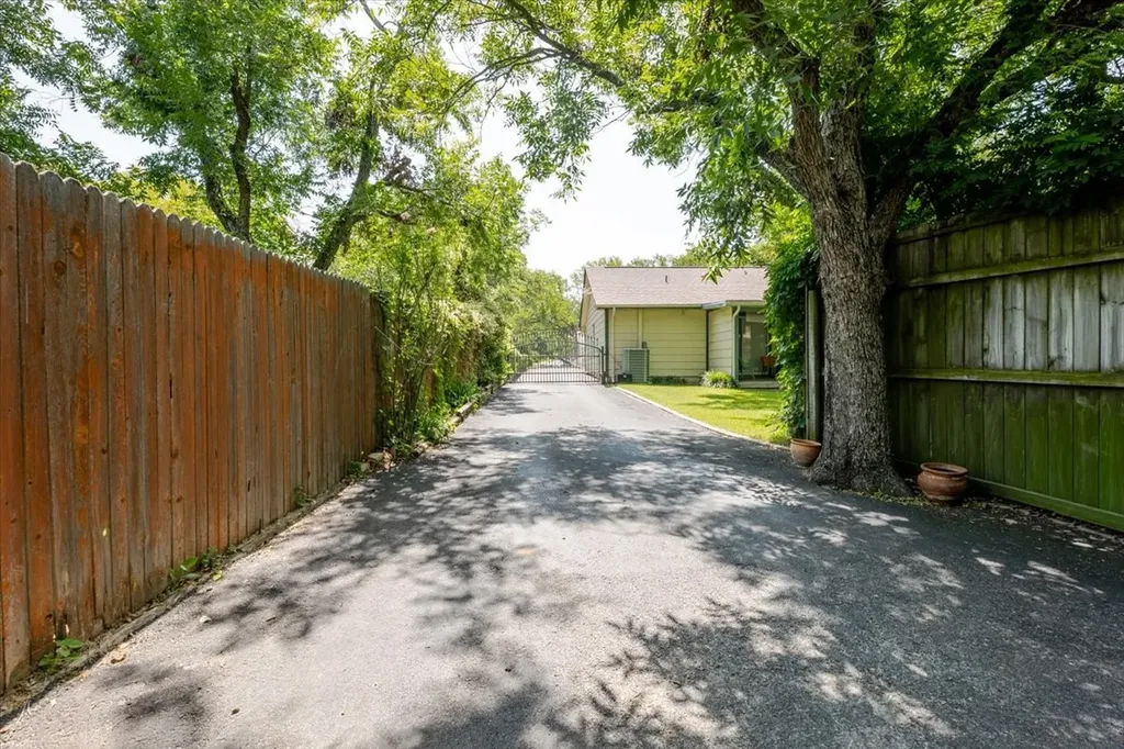 3908 Bandera Drive De Cordova TX 76049