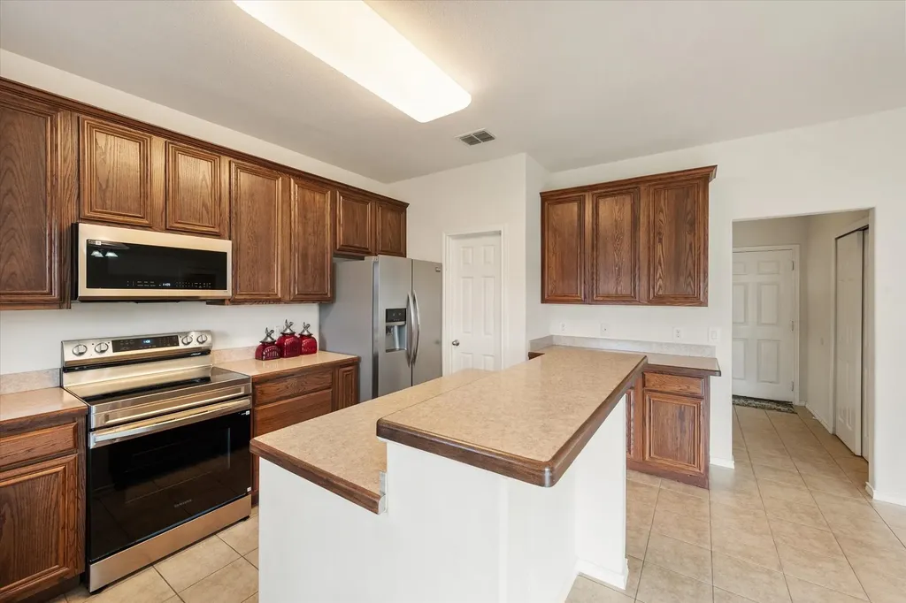 921 Winged Foot Corsicana TX 75110