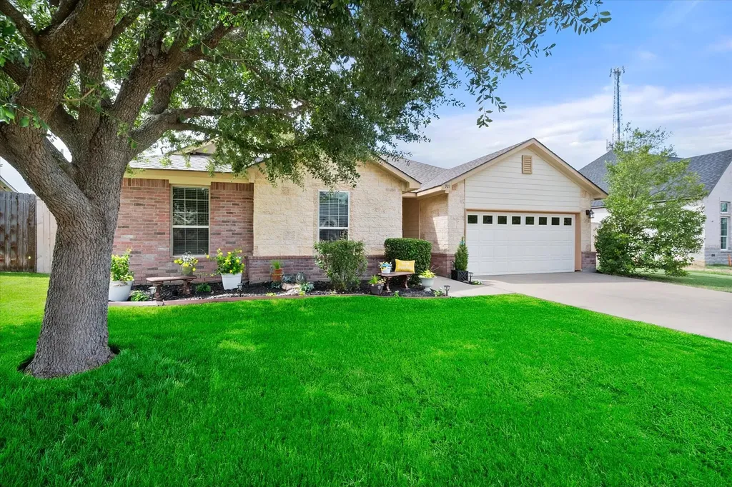 921 Winged Foot Corsicana TX 75110