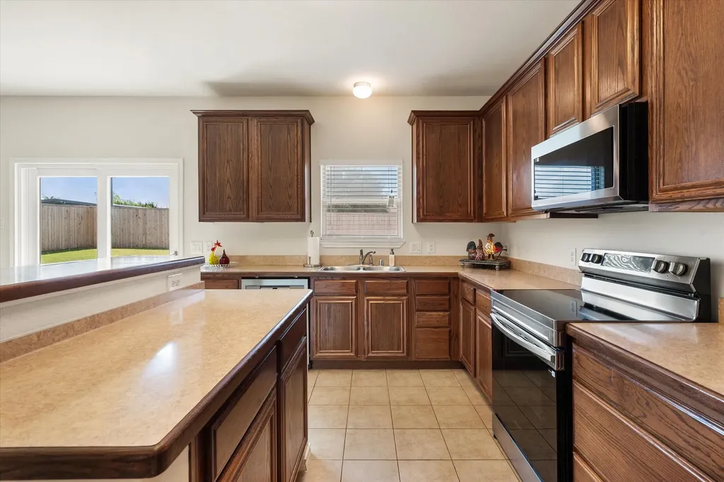 921 Winged Foot Corsicana TX 75110