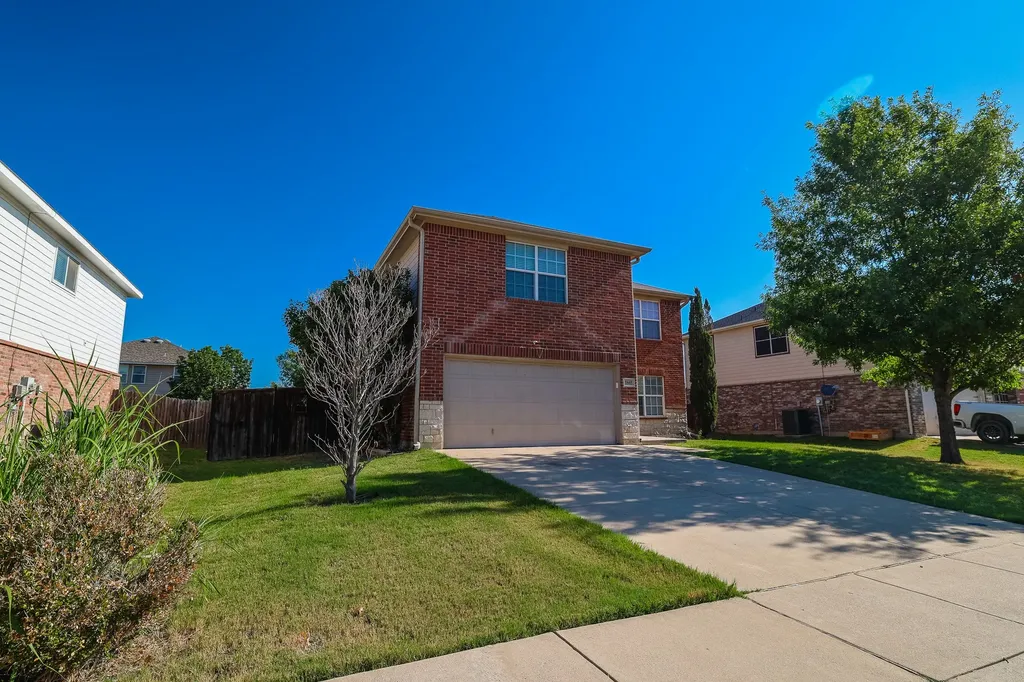 1645 Dream Catcher Way Krum TX 76249