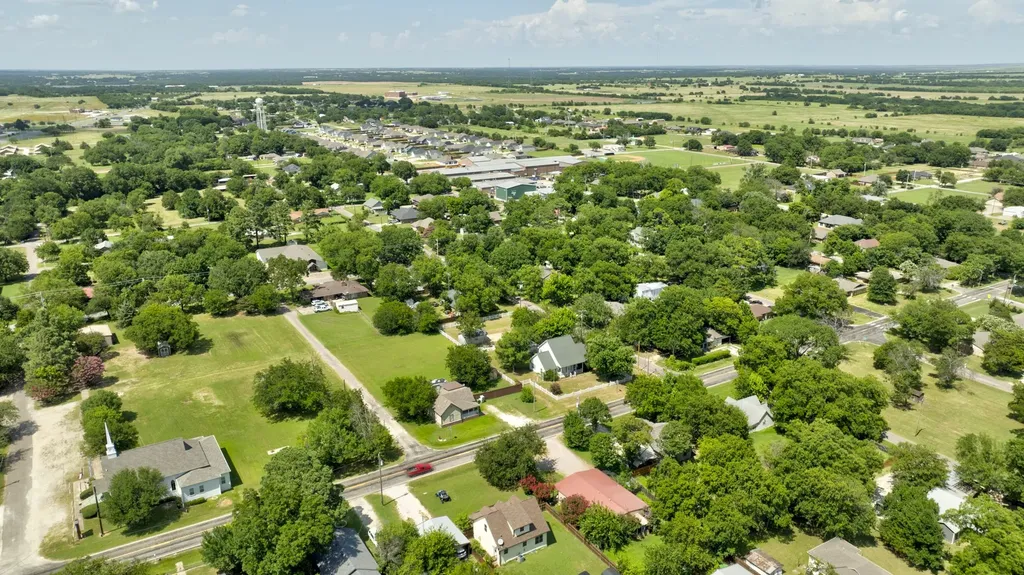 503 Sherman Street Tioga TX 76271