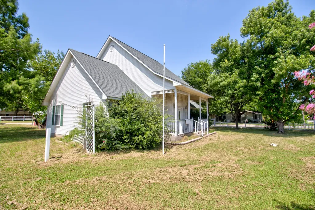 503 Sherman Street Tioga TX 76271