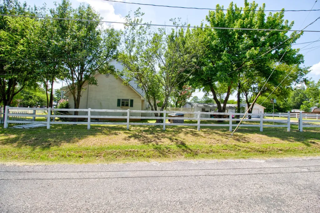 503 Sherman Street Tioga TX 76271