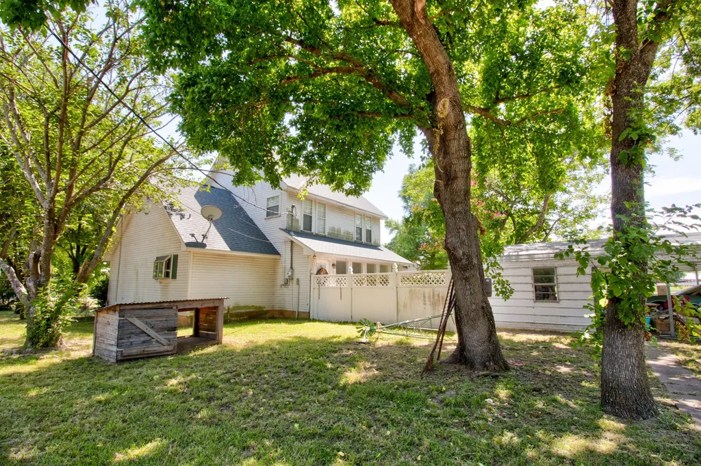 503 Sherman Street Tioga TX 76271