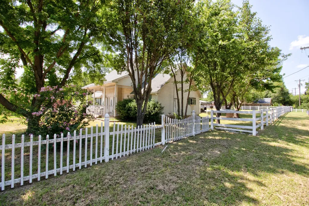 503 Sherman Street Tioga TX 76271