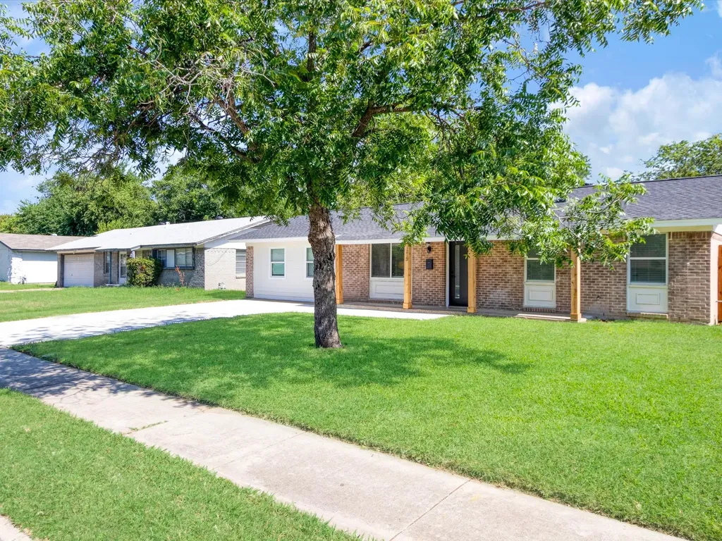 1213 Fairmont Street Irving TX 75062