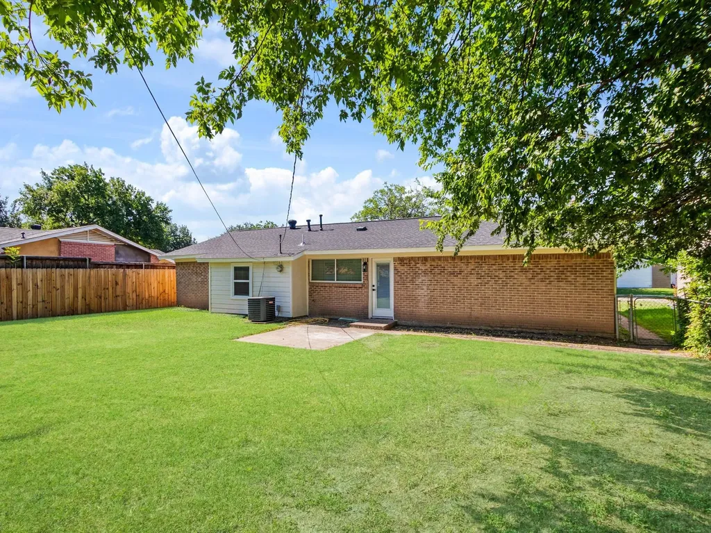 1213 Fairmont Street Irving TX 75062
