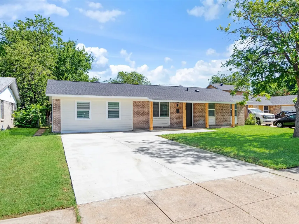 1213 Fairmont Street Irving TX 75062