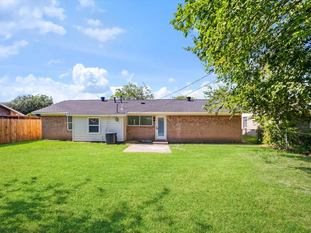 1213 Fairmont Street Irving TX 75062