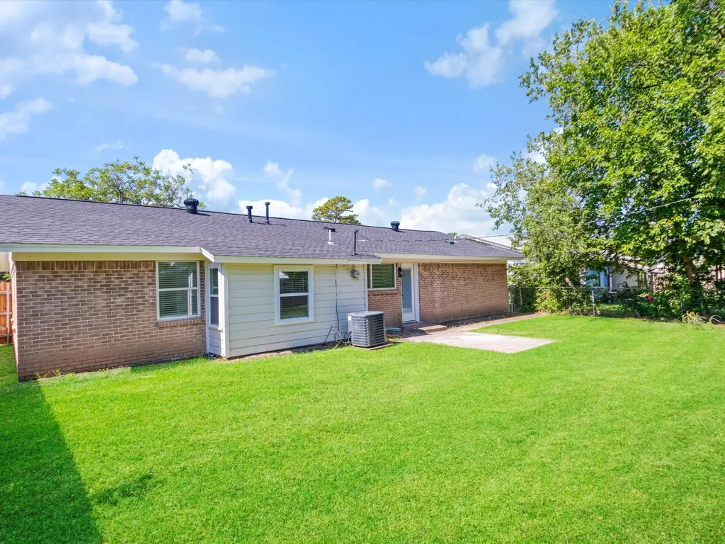 1213 Fairmont Street Irving TX 75062