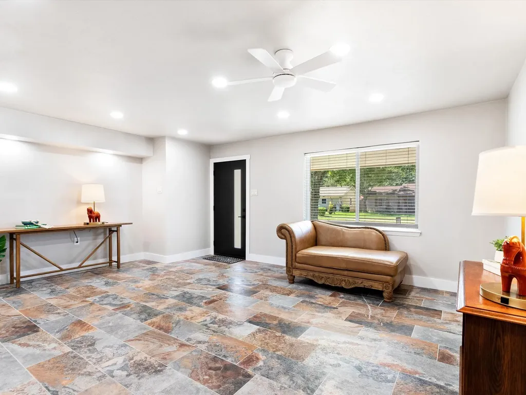 1213 Fairmont Street Irving TX 75062