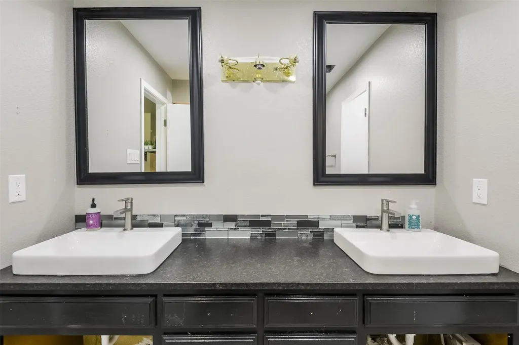 511 Farrar Road Waxahachie TX 75165
