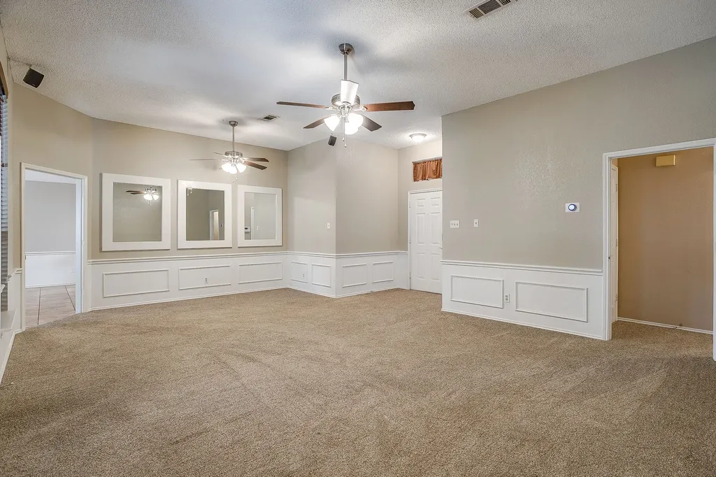 736 High Crest Drive Azle TX 76020