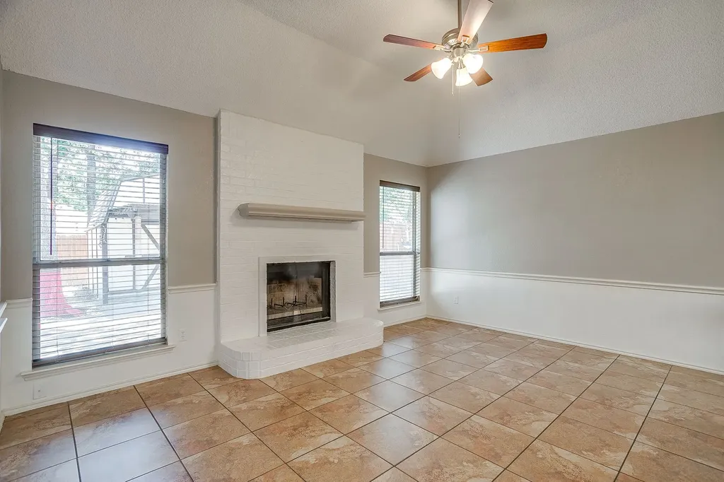 736 High Crest Drive Azle TX 76020
