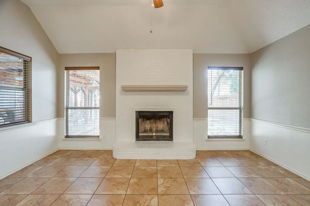 736 High Crest Drive Azle TX 76020
