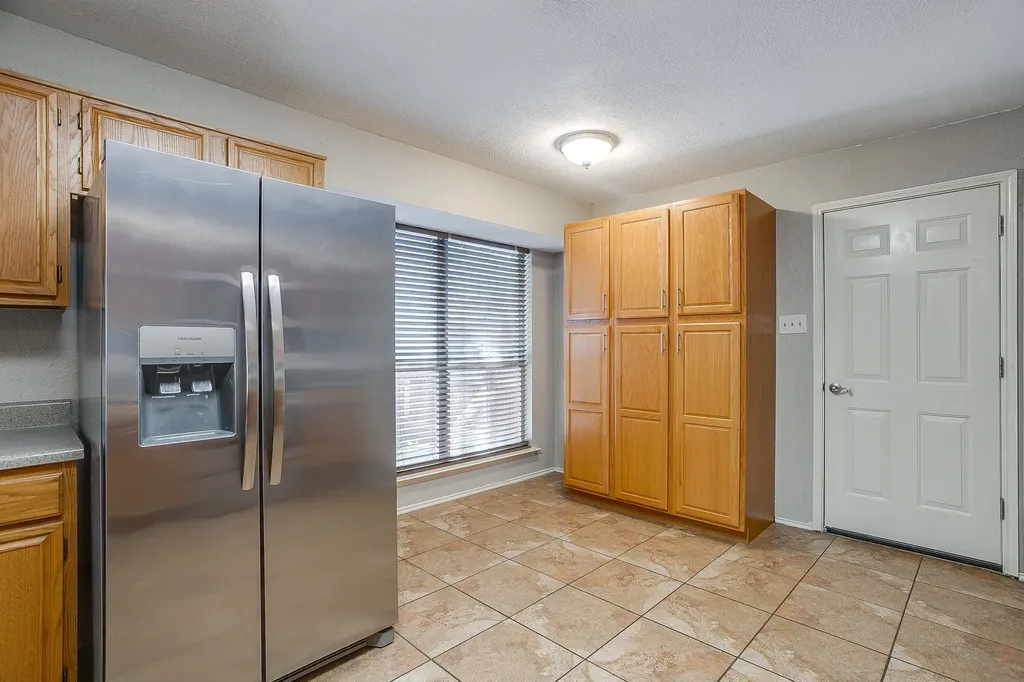 736 High Crest Drive Azle TX 76020