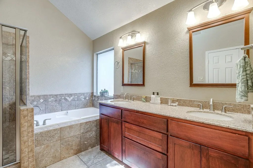 736 High Crest Drive Azle TX 76020