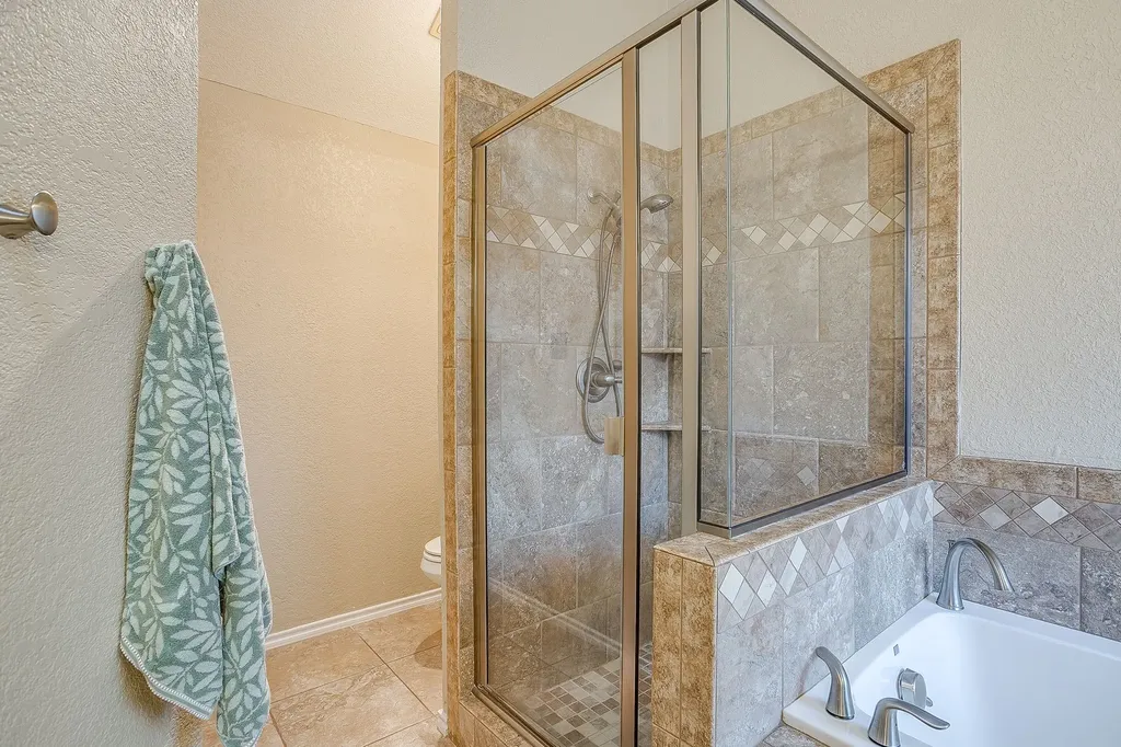 736 High Crest Drive Azle TX 76020