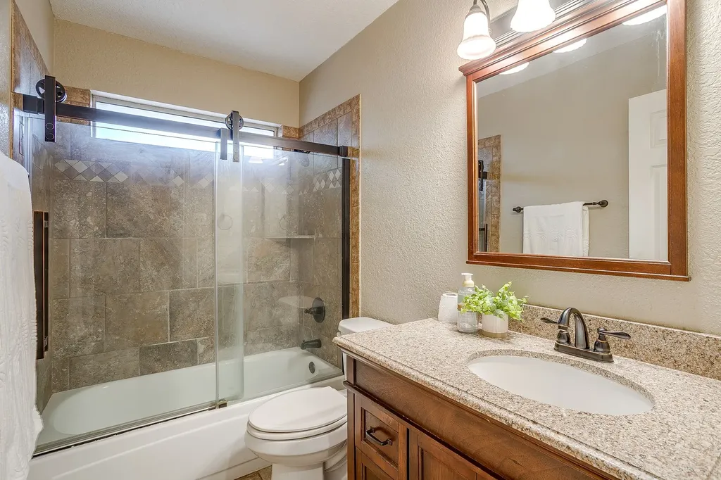 736 High Crest Drive Azle TX 76020