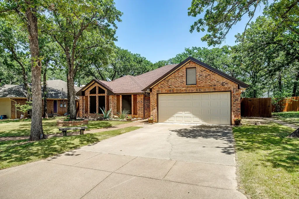 736 High Crest Drive Azle TX 76020