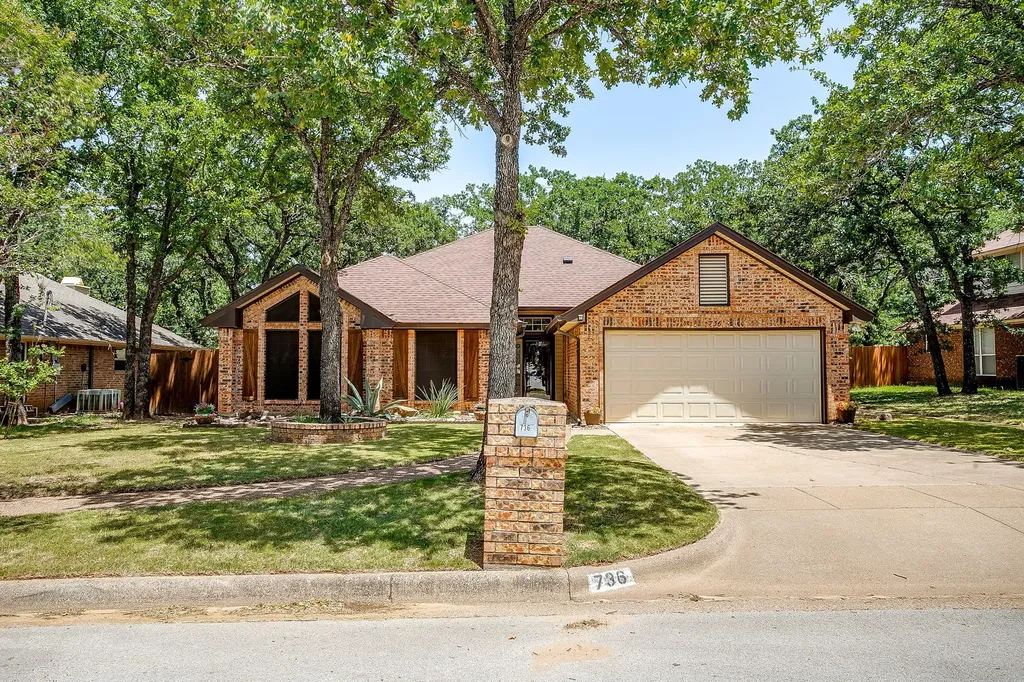736 High Crest Drive Azle TX 76020