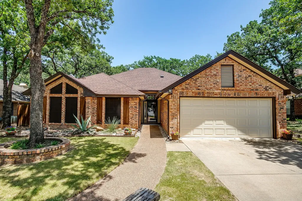 736 High Crest Drive Azle TX 76020