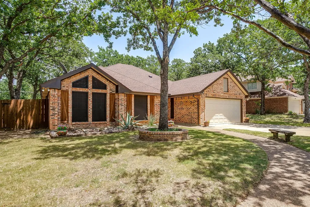 736 High Crest Drive Azle TX 76020