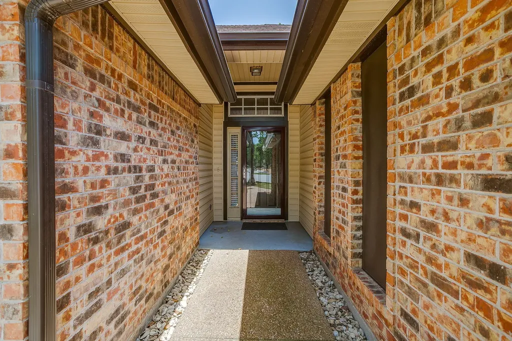 736 High Crest Drive Azle TX 76020