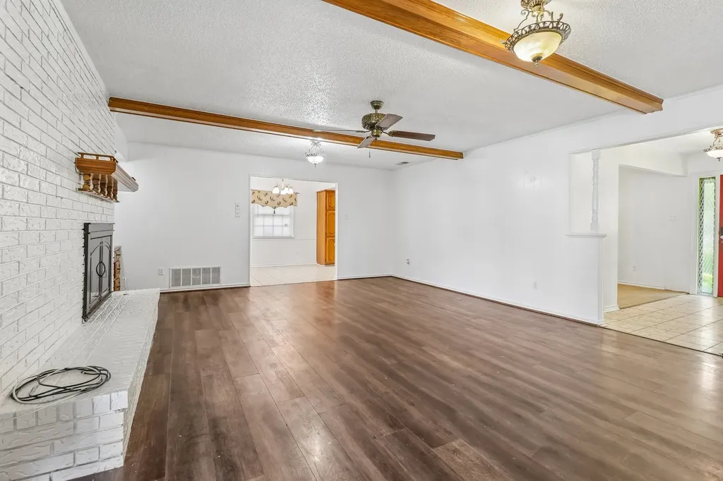 2030 Huntington Drive Grand Prairie TX 75051