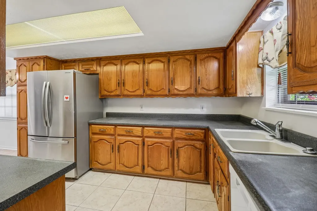 2030 Huntington Drive Grand Prairie TX 75051