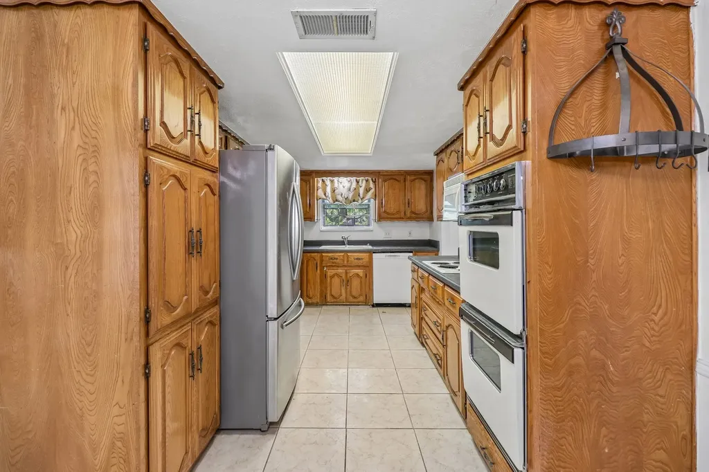 2030 Huntington Drive Grand Prairie TX 75051