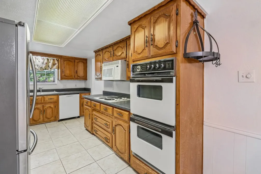2030 Huntington Drive Grand Prairie TX 75051
