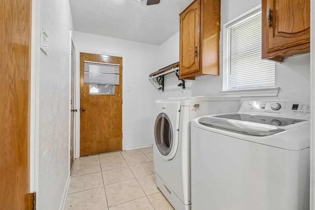 2030 Huntington Drive Grand Prairie TX 75051