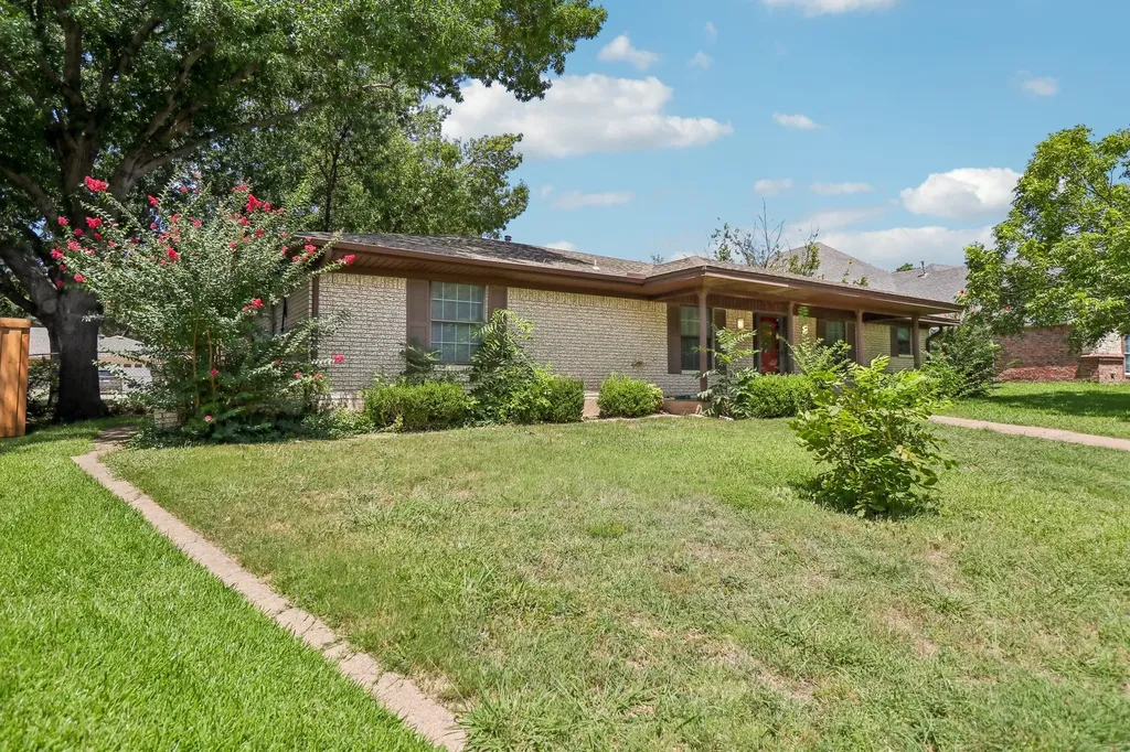 2030 Huntington Drive Grand Prairie TX 75051