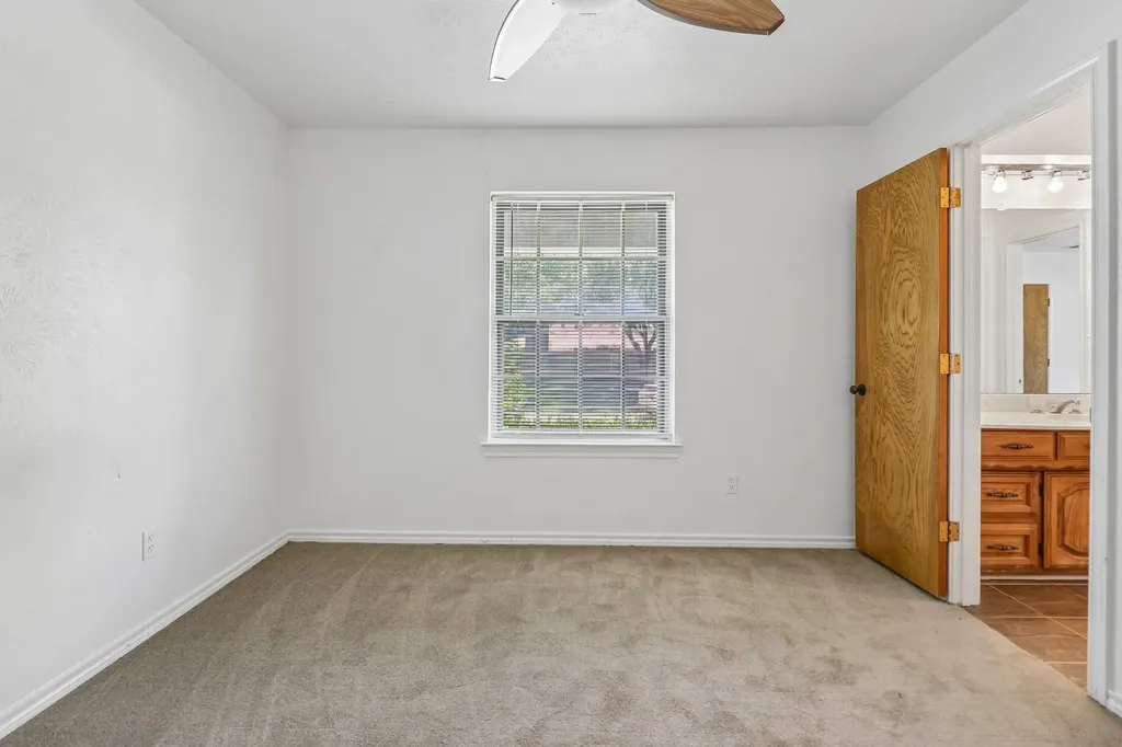 2030 Huntington Drive Grand Prairie TX 75051