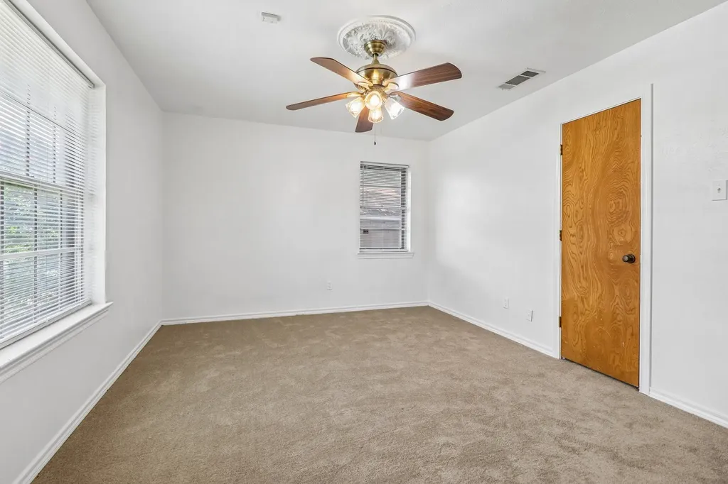 2030 Huntington Drive Grand Prairie TX 75051