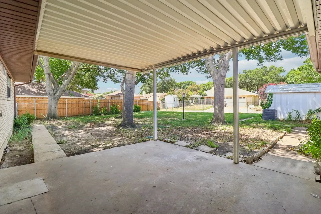 2030 Huntington Drive Grand Prairie TX 75051