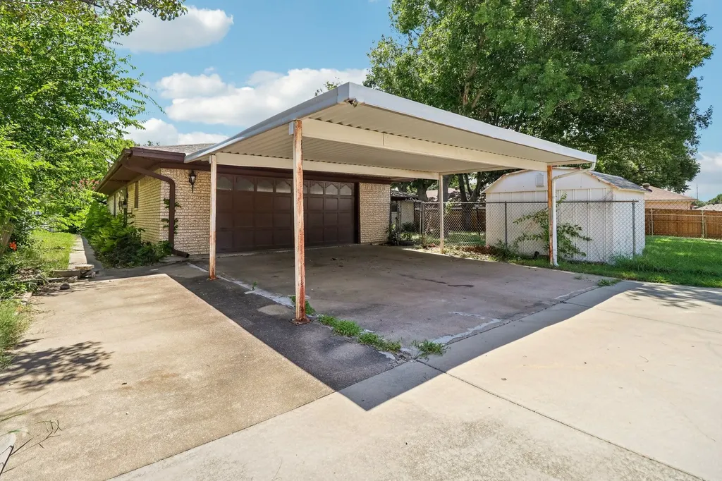 2030 Huntington Drive Grand Prairie TX 75051
